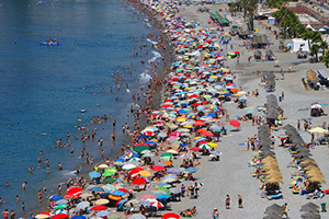 Record breaking tourist figures to bring €6bn to Malaga province this summer
