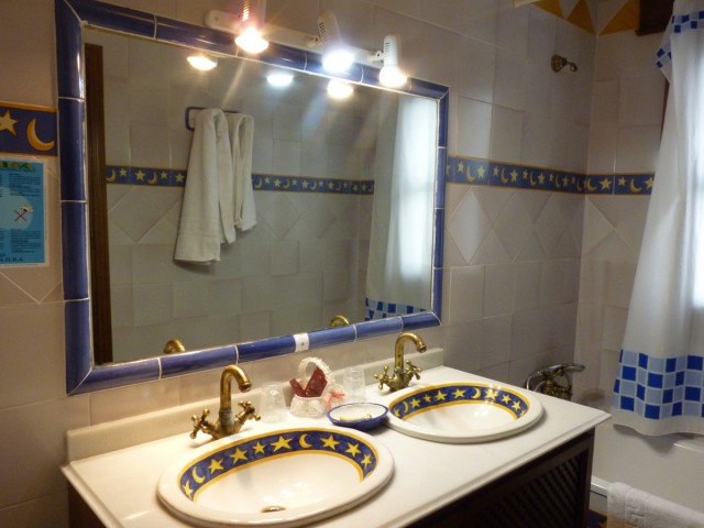 Liikekiinteistö Casares Pueblo