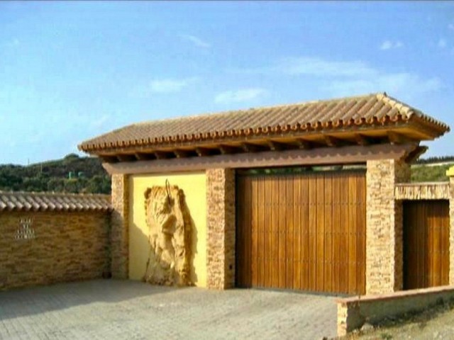 5 Bedrooms Villa in Estepona