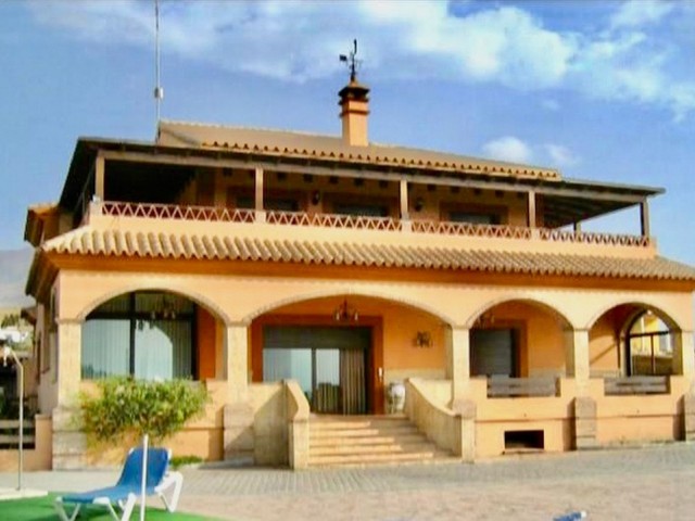 5 Bedrooms Villa in Estepona