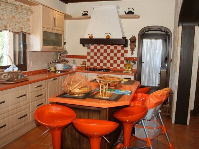 5 Bedrooms Villa in Estepona