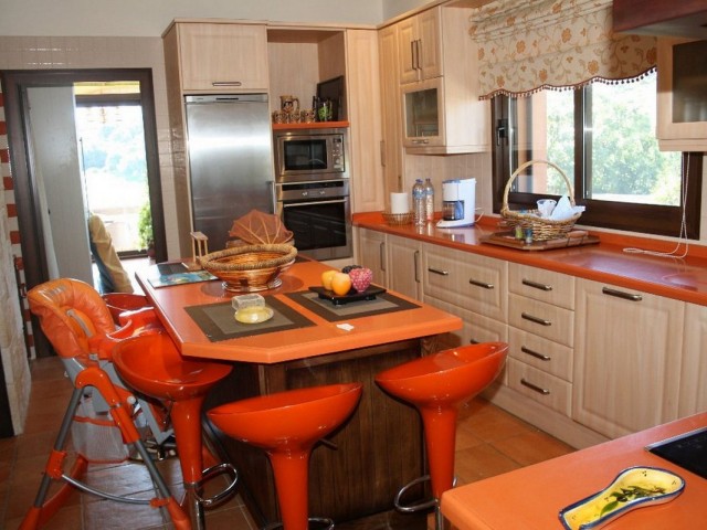 5 Bedrooms Villa in Estepona