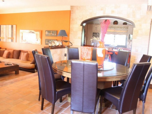 5 Bedrooms Villa in Estepona
