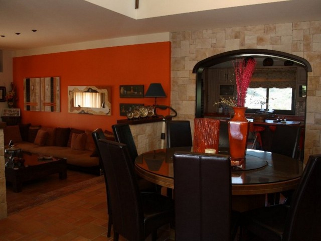 5 Bedrooms Villa in Estepona