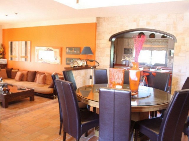5 Bedrooms Villa in Estepona