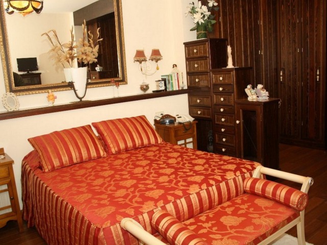 5 Bedrooms Villa in Estepona