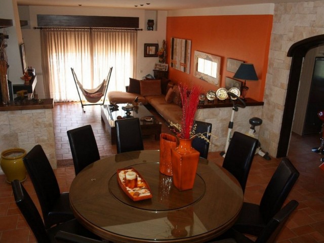 5 Bedrooms Villa in Estepona