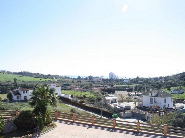 5 Bedrooms Villa in Estepona
