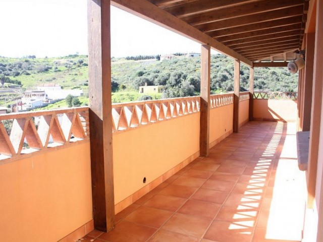 5 Bedrooms Villa in Estepona