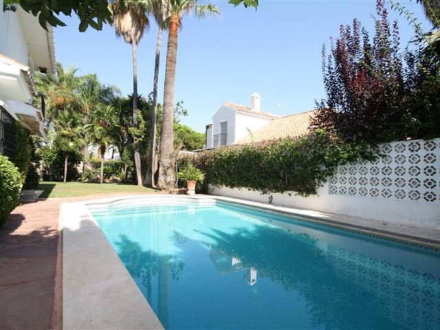 6 Soveroms Villa i Los Monteros