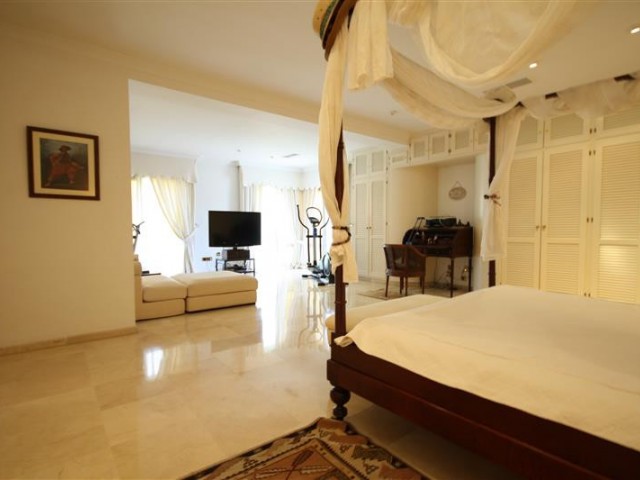 6 Soveroms Villa i Los Monteros