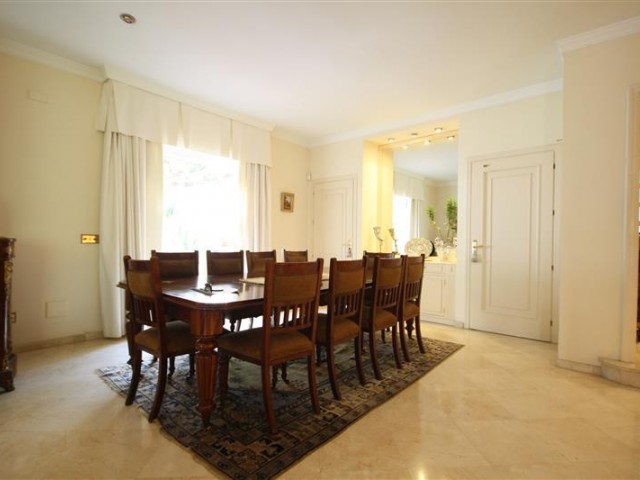 6 Soveroms Villa i Los Monteros
