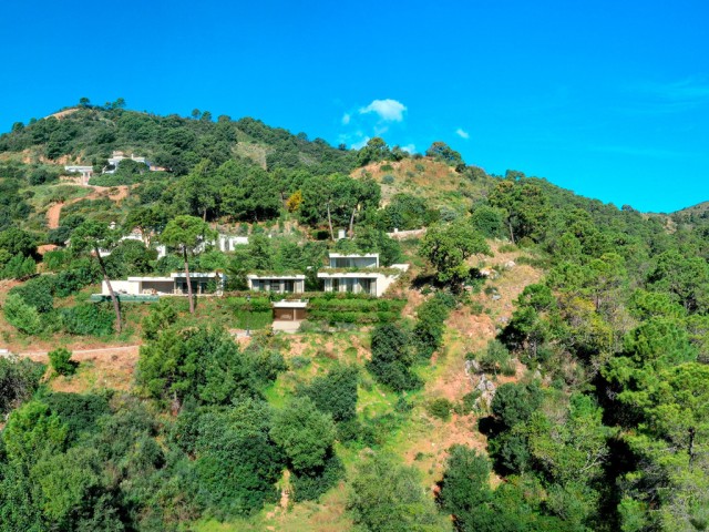 5 Bedrooms Villa in Benahavís