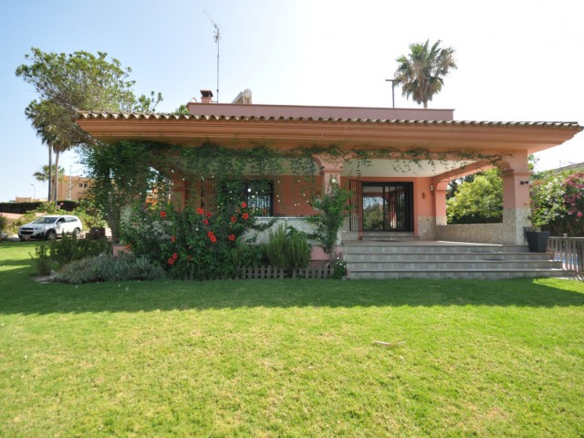 4 Sovrums Villa i Casares Playa