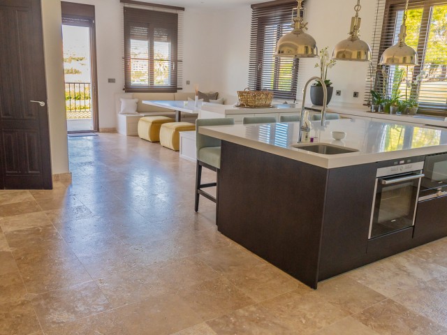 5 Soveroms Villa i Guadalmina Alta