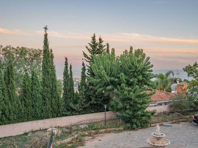Villa avec 6 Chambres  à Benalmadena Pueblo