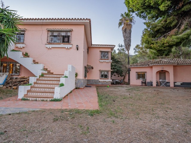 Villa avec 6 Chambres  à Benalmadena Pueblo
