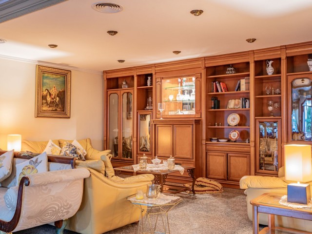 Villa avec 6 Chambres  à Benalmadena Pueblo