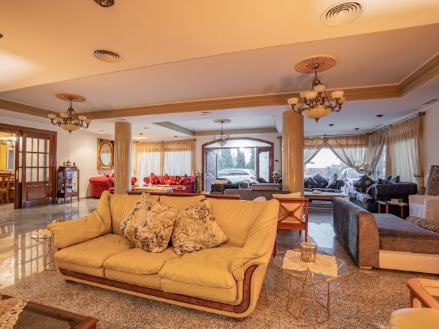 Villa avec 6 Chambres  à Benalmadena Pueblo