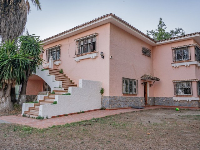 Villa avec 6 Chambres  à Benalmadena Pueblo