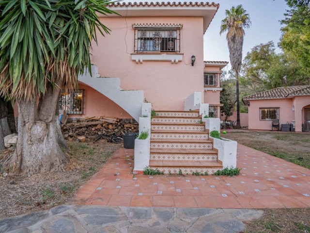 Villa avec 6 Chambres  à Benalmadena Pueblo