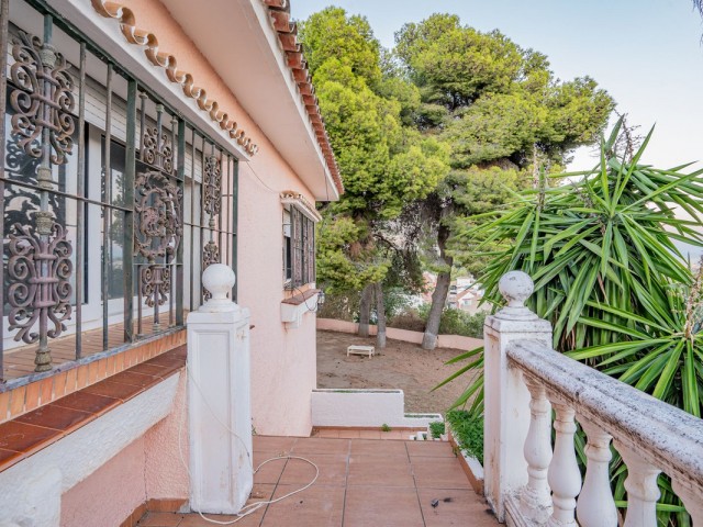 Villa avec 6 Chambres  à Benalmadena Pueblo