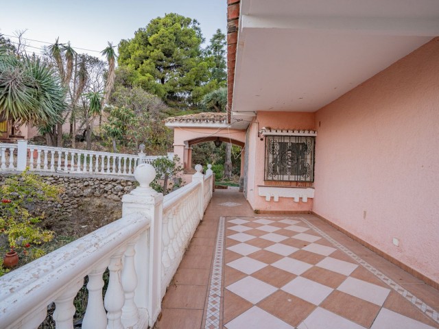 Villa avec 6 Chambres  à Benalmadena Pueblo