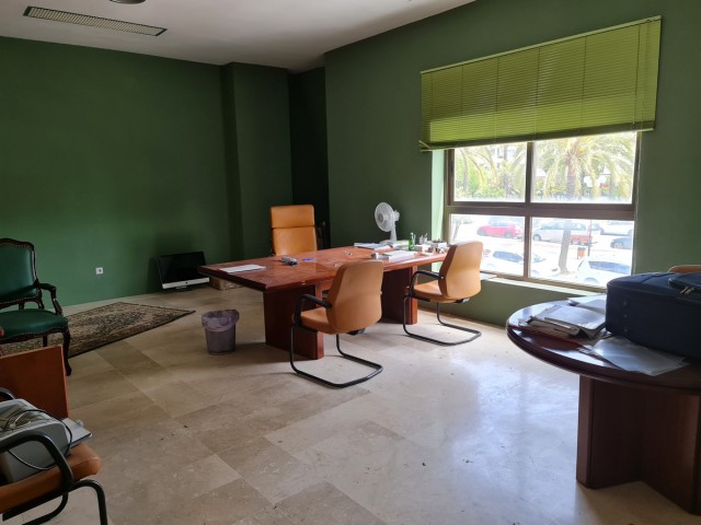 Commercial avec 0 Chambres  à Puerto Banús
