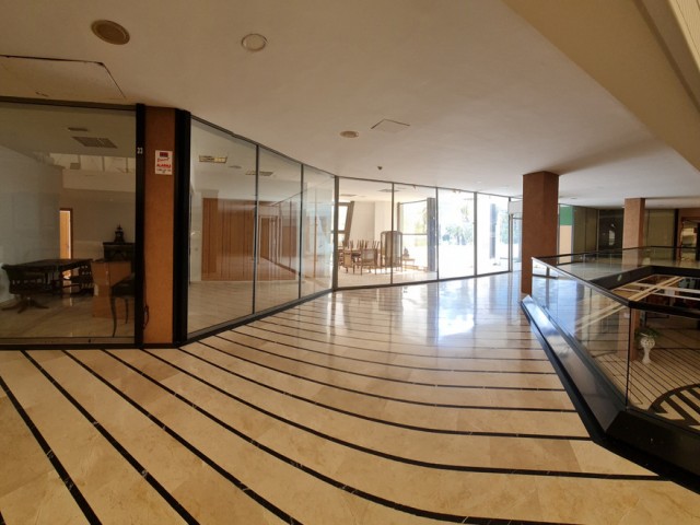 Commercial avec 0 Chambres  à Puerto Banús