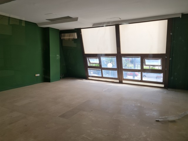Commercial avec 0 Chambres  à Puerto Banús