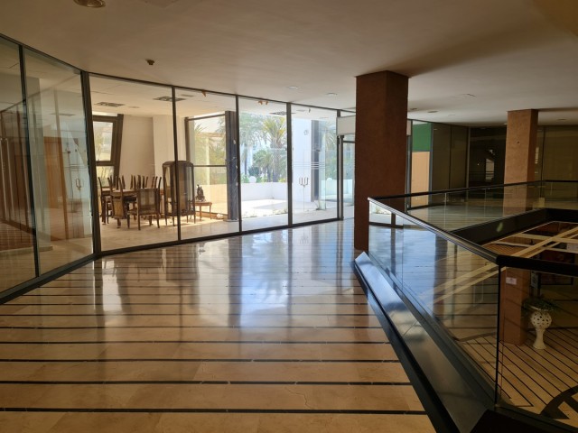 Commercial avec 0 Chambres  à Puerto Banús