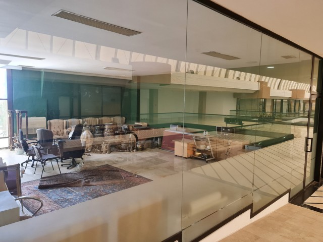 Commercial avec 0 Chambres  à Puerto Banús