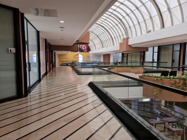 Commercial avec 0 Chambres  à Puerto Banús