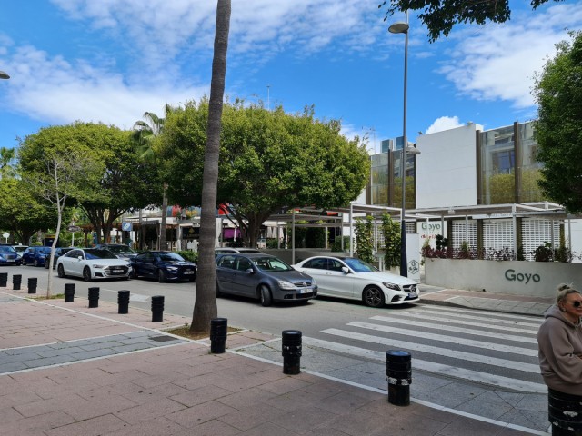 Commercial avec 0 Chambres  à Puerto Banús