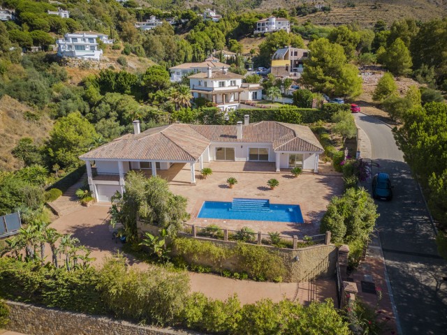 Villa avec 5 Chambres  à Valtocado