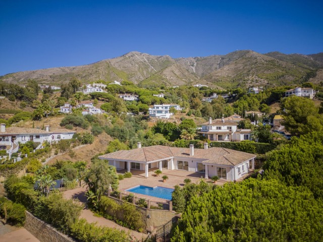Villa avec 5 Chambres  à Valtocado