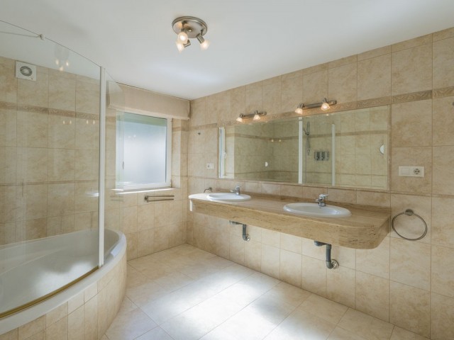 Villa avec 5 Chambres  à Valtocado