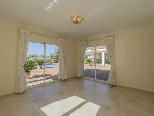 Villa avec 5 Chambres  à Valtocado