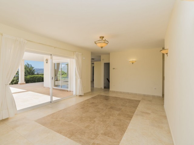Villa avec 5 Chambres  à Valtocado