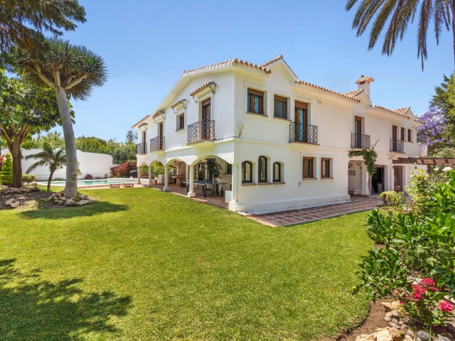 4 Sovrums Villa i Guadalmina Baja