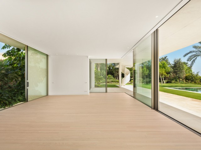 5 Bedrooms Villa in Casares