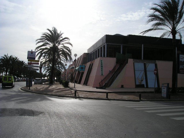 Comercial con 0 Dormitorios  en Puerto Banús