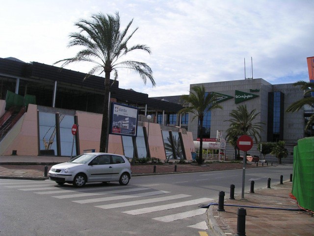 Comercial con 0 Dormitorios  en Puerto Banús