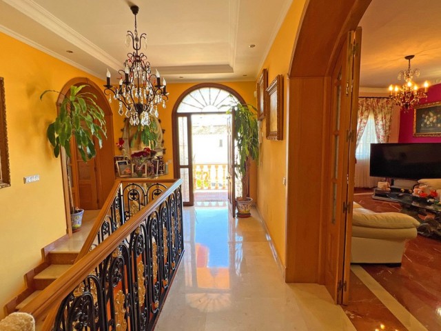Villa avec 6 Chambres  à Reserva de Marbella