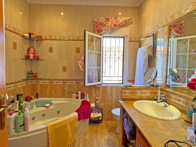 Villa avec 6 Chambres  à Reserva de Marbella
