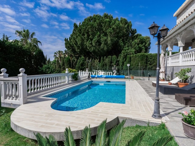 Villa avec 4 Chambres  à Artola