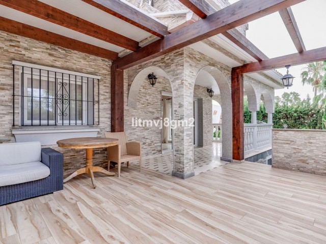 Villa avec 4 Chambres  à Artola