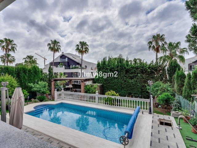 Villa avec 4 Chambres  à Artola