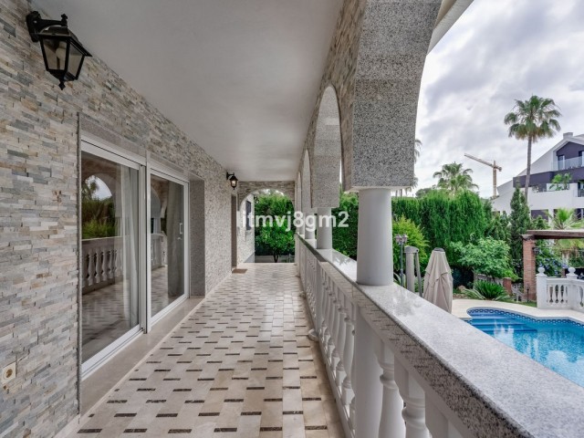 Huvila, Artola, R4747441