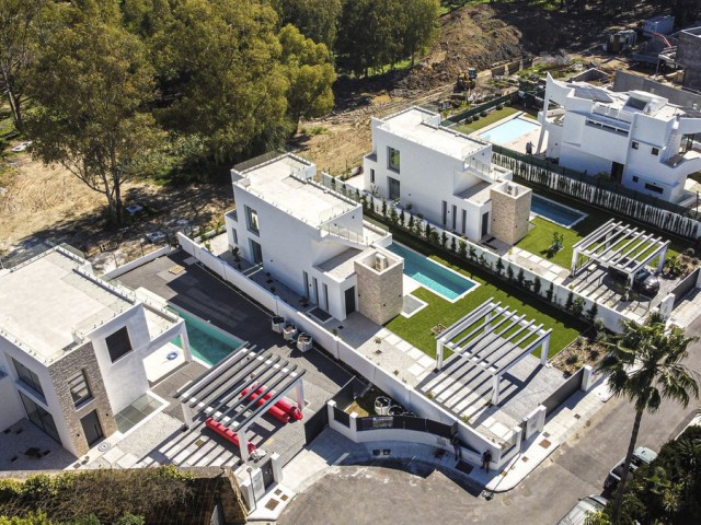 Villa avec 6 Chambres  à New Golden Mile